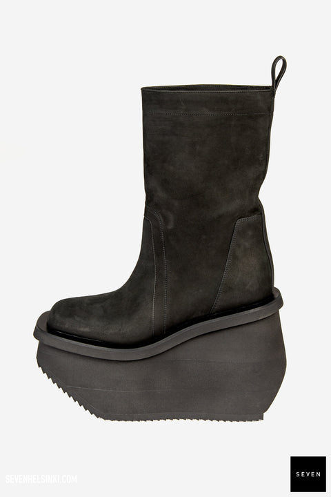 FACTORY BOOTS