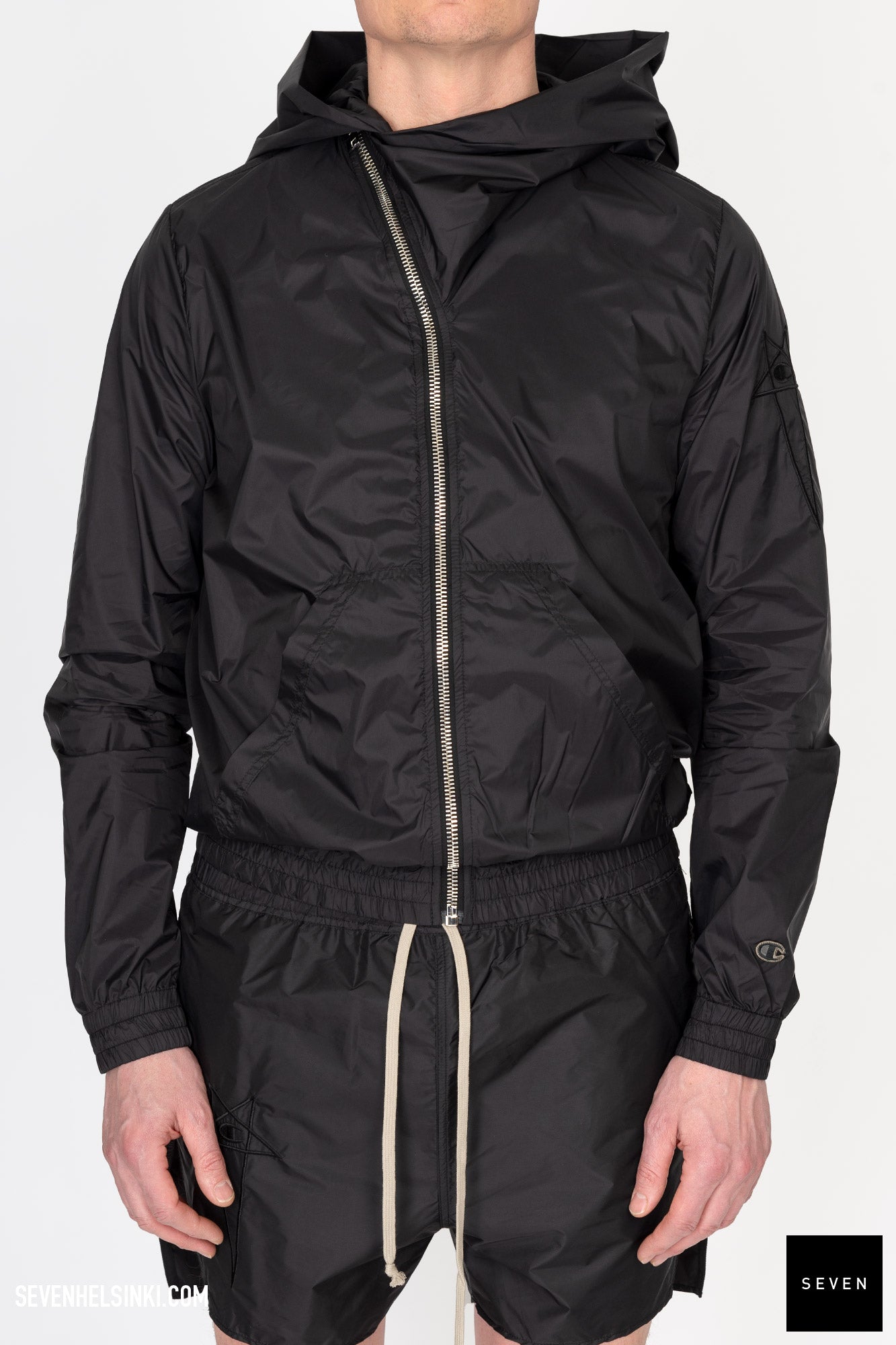 jacket1_862dec20-505c-4f95-
