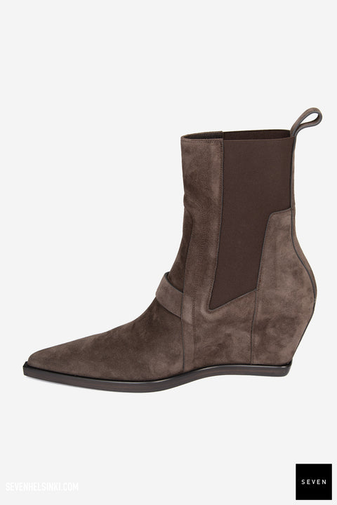 SHARP WEDGE SLIVER
