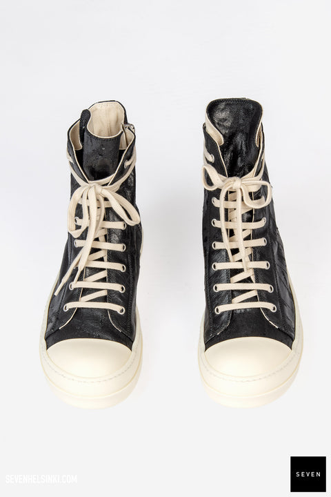  SNEAKS