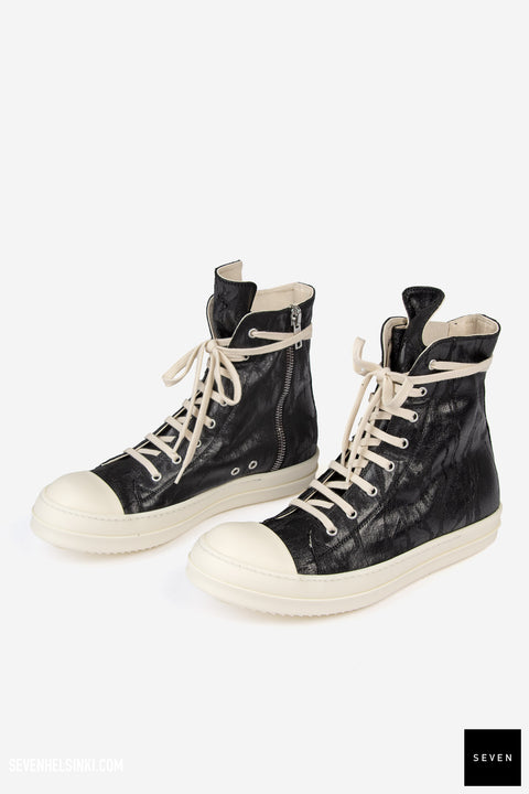  SNEAKS
