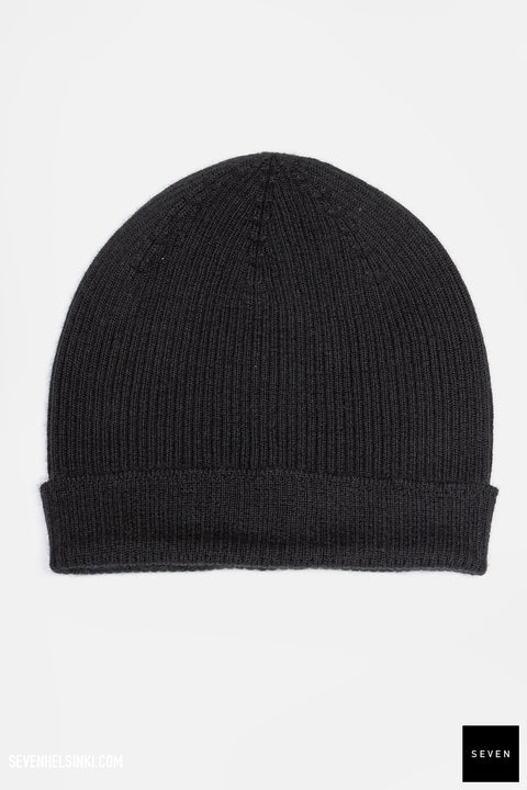 RIBBED BEANIE